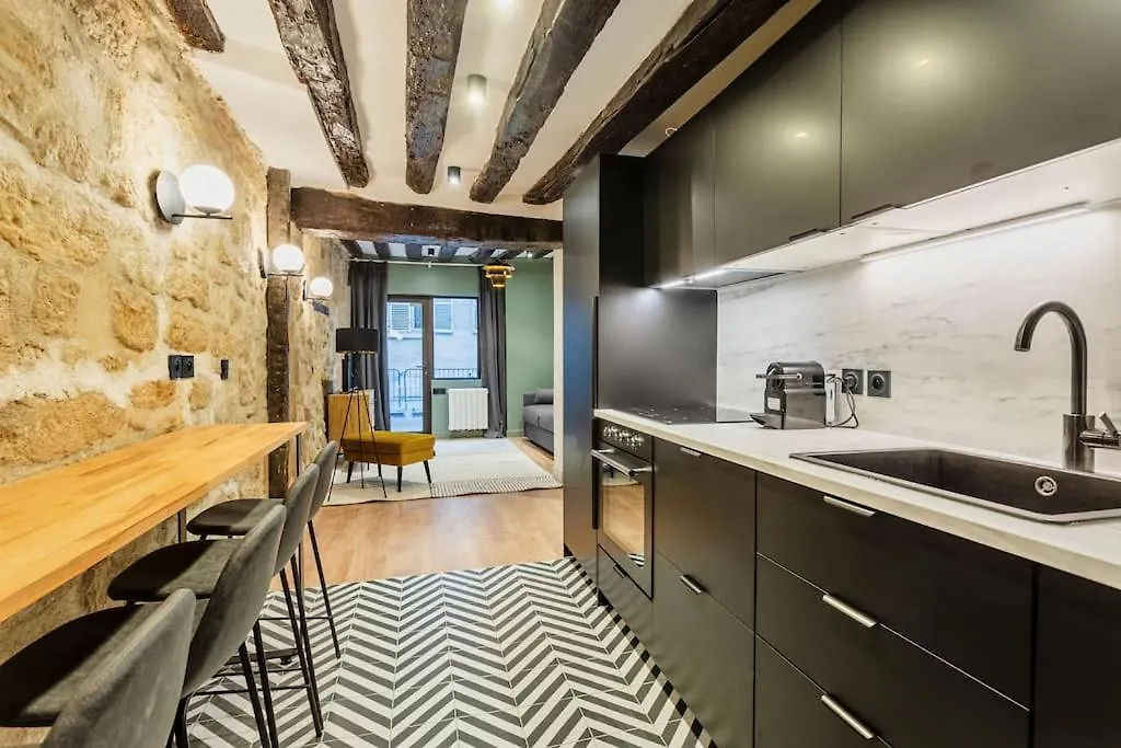 Typical Parisian Apartment In Le Marais#4 Pers